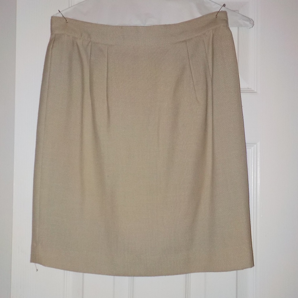 Beige pencil skirt - size 10P